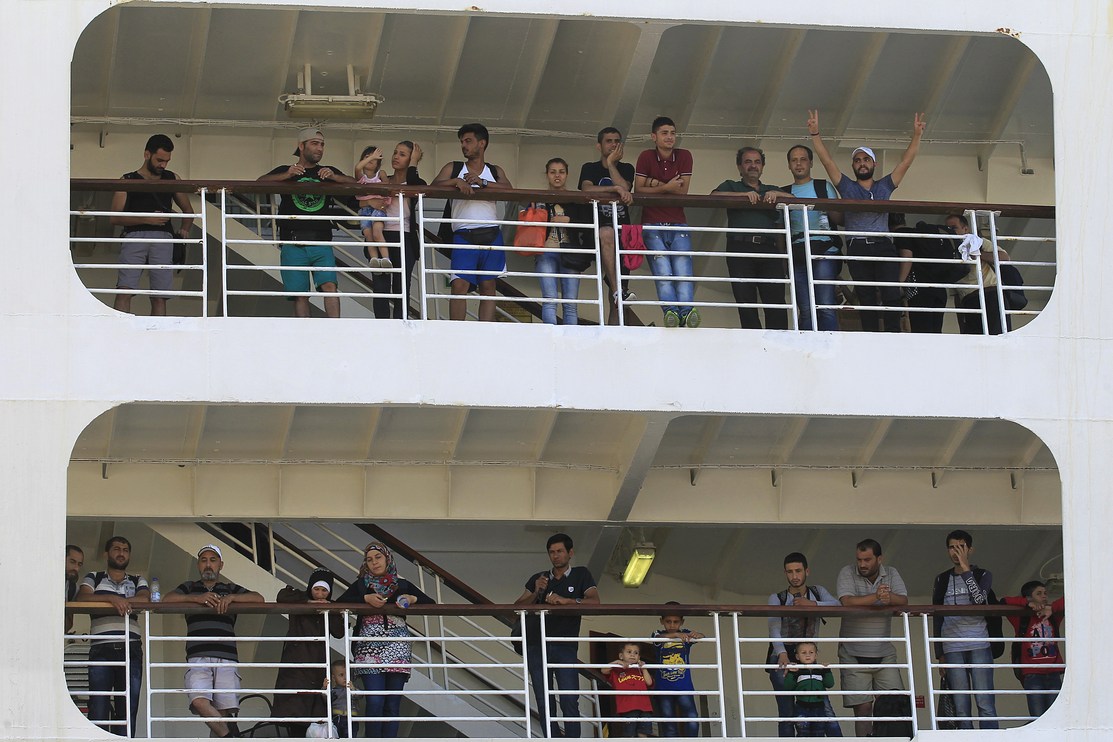 Ξανάρχεται στον Πειραιά το «Ελ.Βενιζέλος» με  2.163 πρόσφυγες