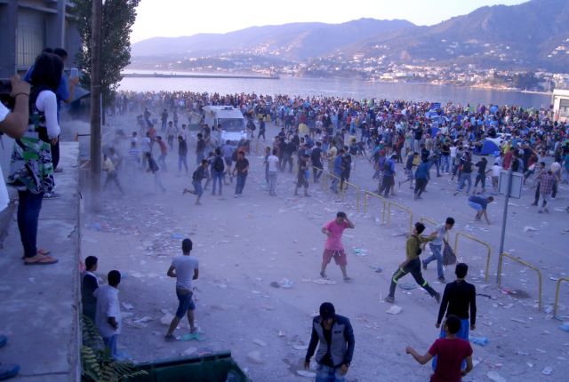 Clashes break out between migrants, refugees and police on Mytilene