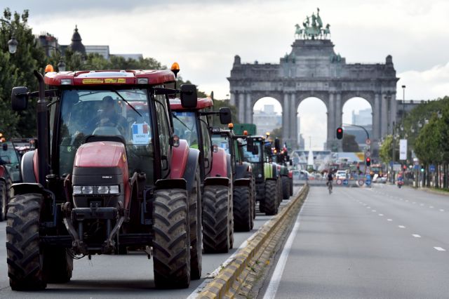 ΕΕ: Εγκρίθηκε βοήθεια 500 εκατ. ευρώ στους αγρότες