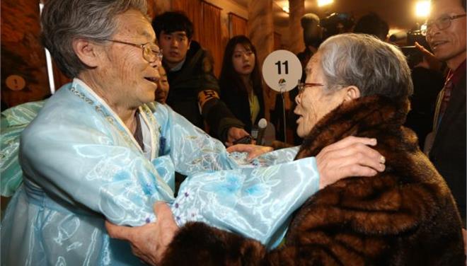 Ενώνουν οικογένειες που χωρίστηκαν στον πόλεμο,  Βόρεια – Νότια Κορέα