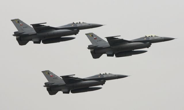 Νέα παρενόχληση τουρκικών F-16 εν μέσω ρωσικών επιδρομών στη Συρία