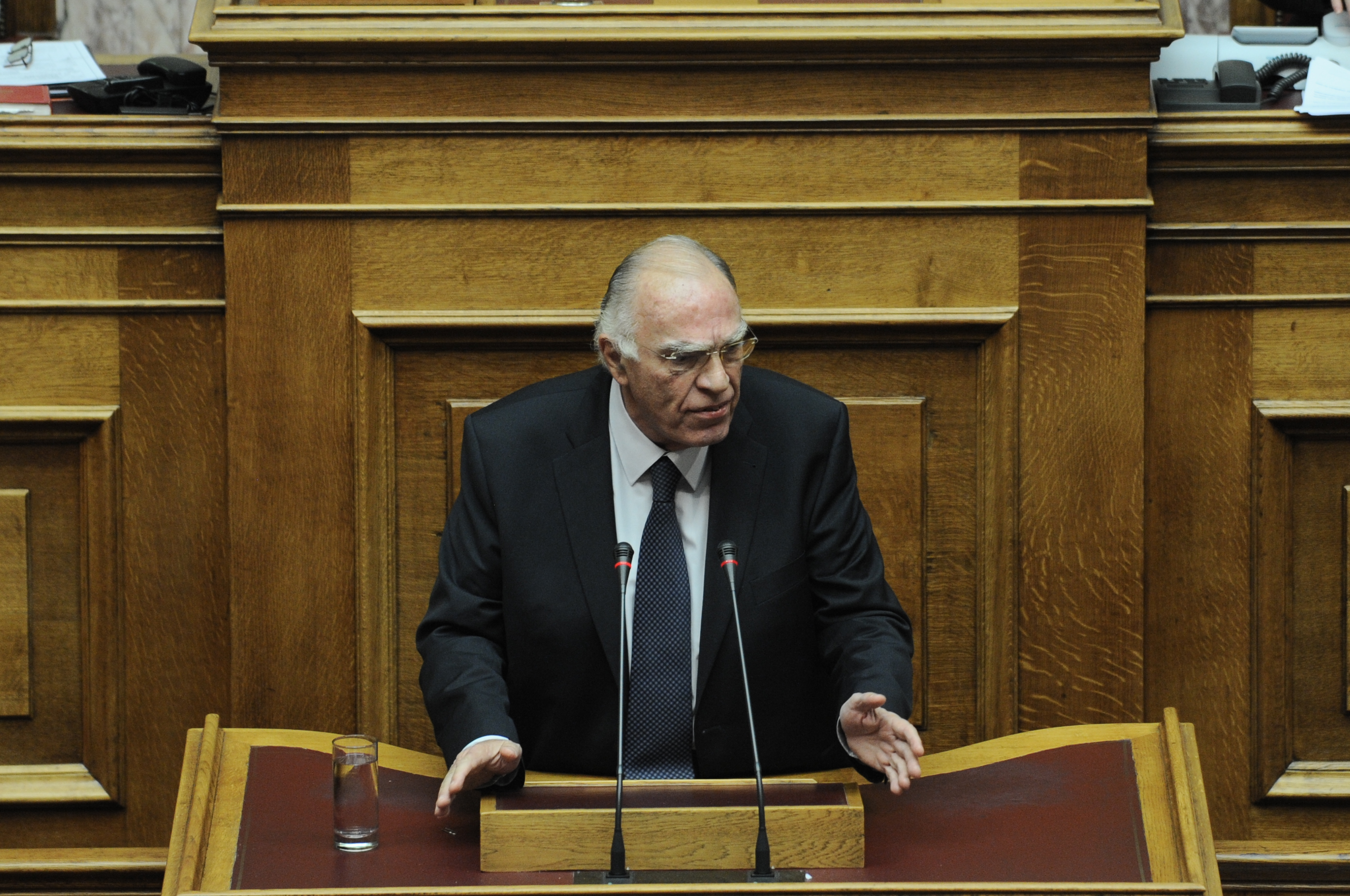 Ένωση Κεντρώων: Το «φλερτ» Φλαμπουράρη δείχνει αγωνία