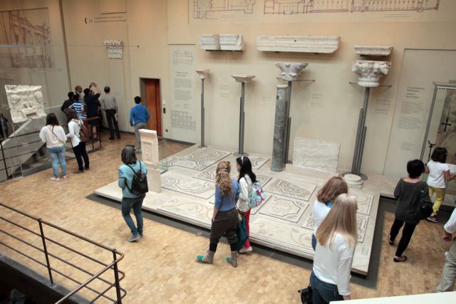 Museum and archeological site guards temporarily call off strike action