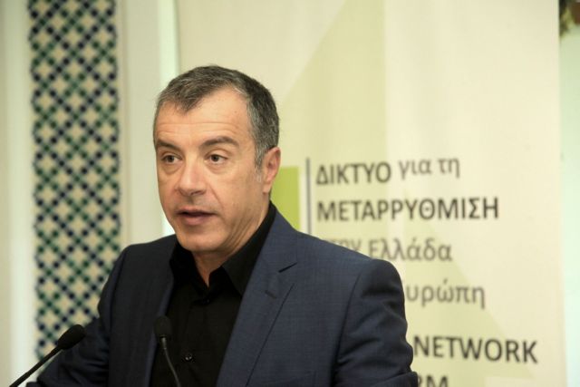 Θεοδωράκης: «Ενα χρόνο από τότε που “η ελπίδα έρχεται” όλα μοιάζουν θλιβερά»