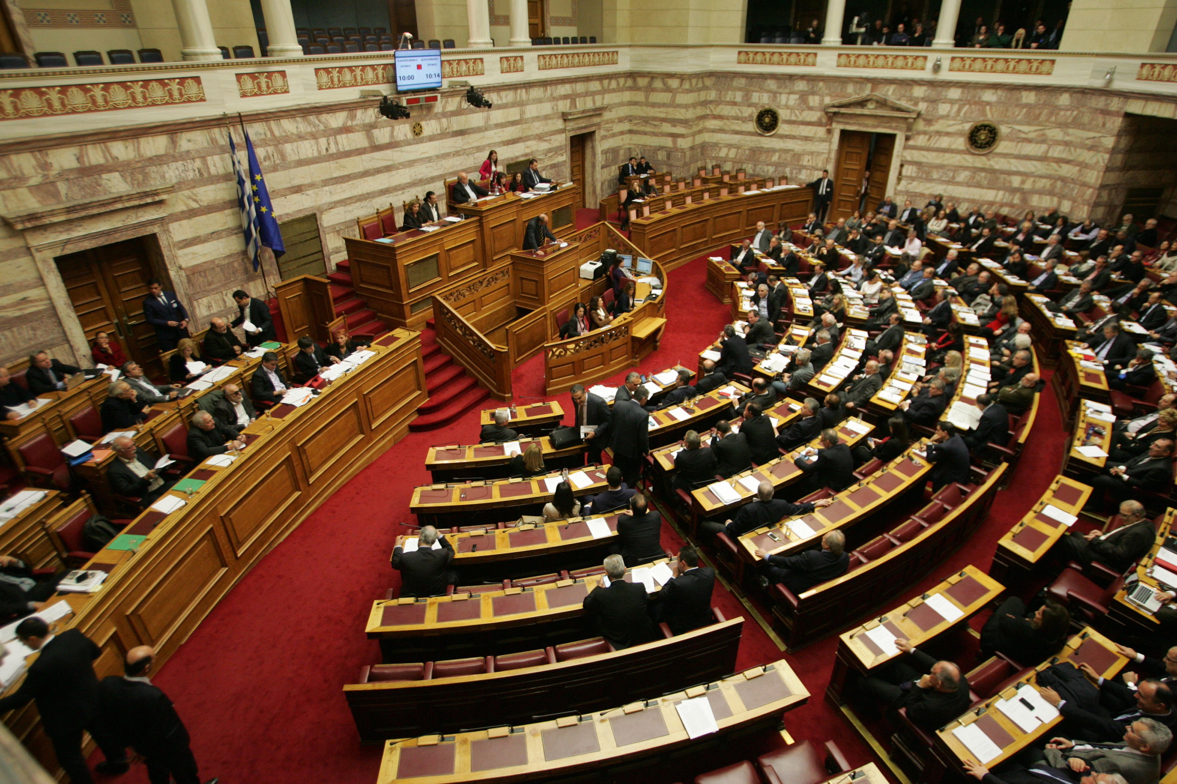 Βουλή: Ψηφίστηκε η τροπολογία για τις τηλεοπτικές άδειες