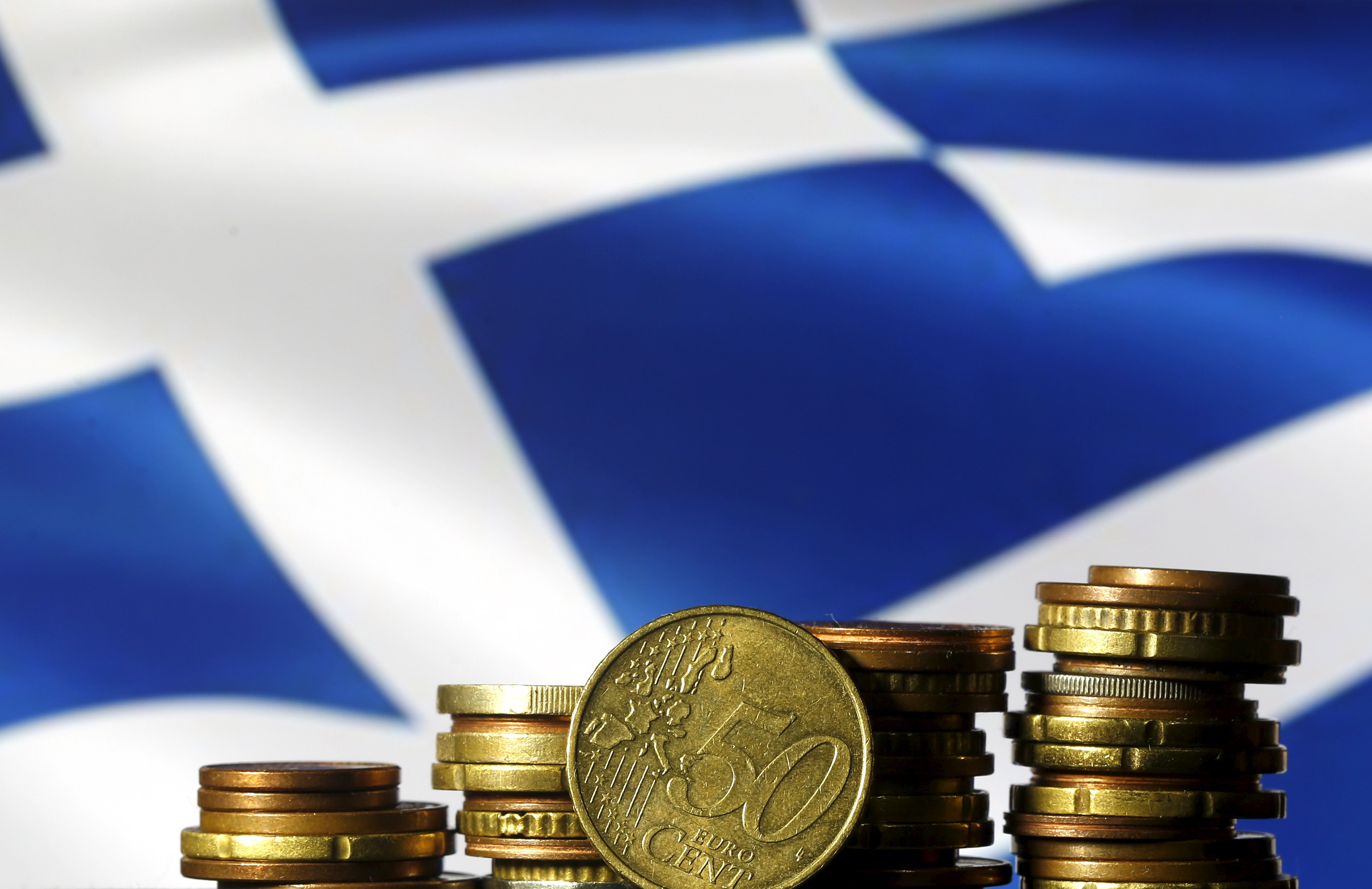 Reuters: Η Ελλάδα θα πετύχει μικρό πρωτογενές πλεόνασμα το 2015