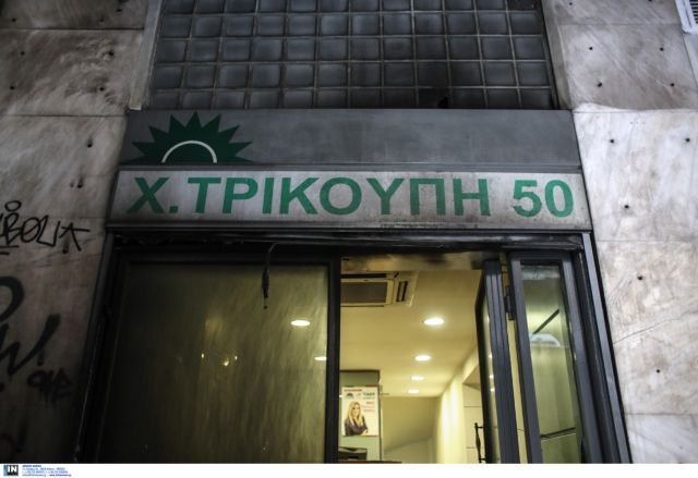 Μολότοφ δέχτηκε έξω από τα γραφεία του ΠαΣοΚ ο βουλευτής Γ.Αρβανιτίδης