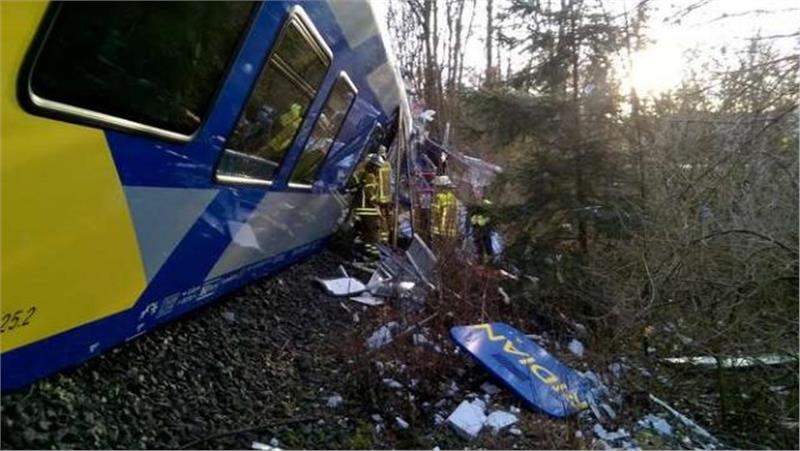 Σύγκρουση τρένων στη Βαυαρία- 9 νεκροί – Αγνοούνται οι 2 μηχανοδηγοί