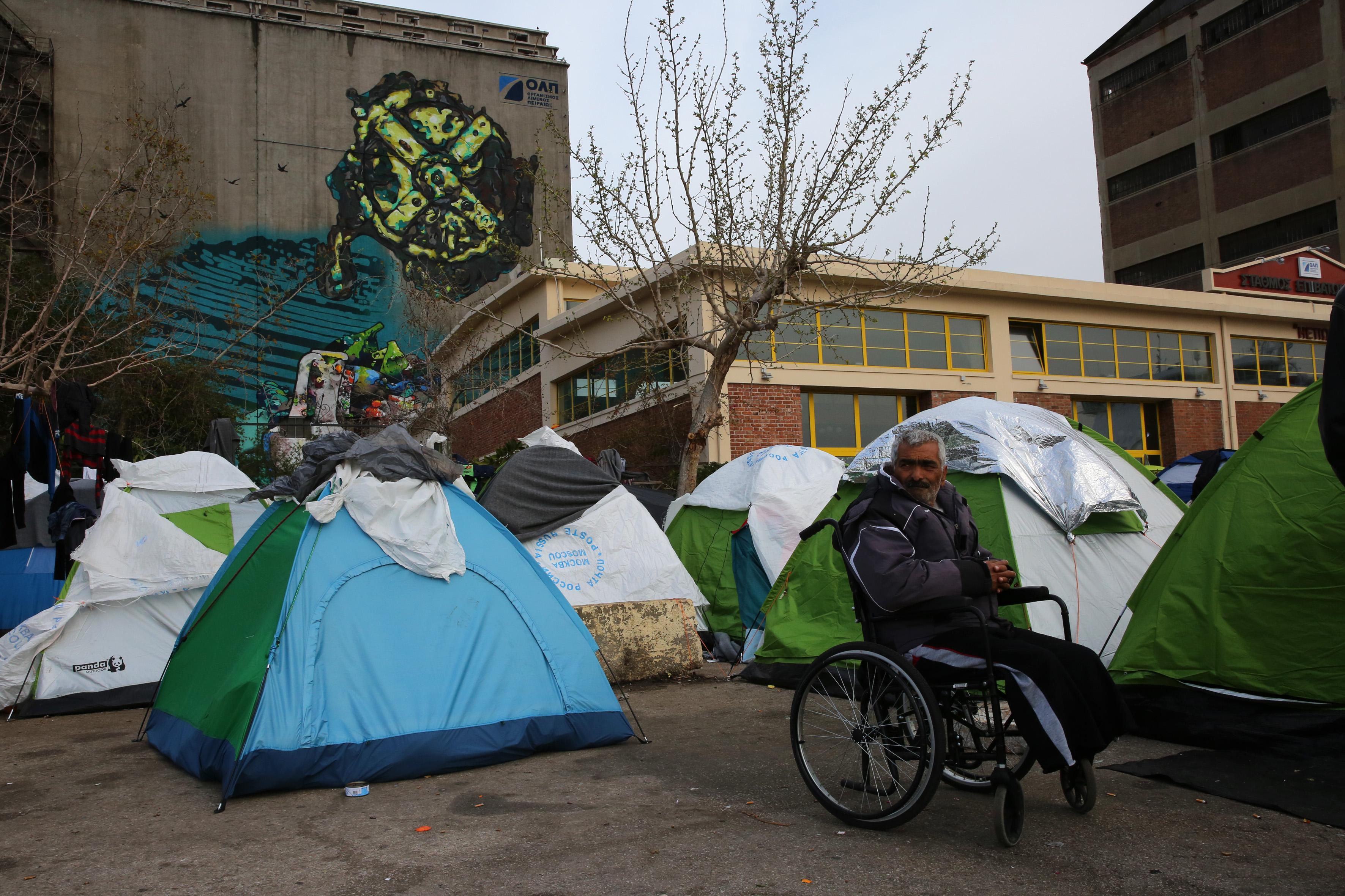 Στα λιμάνια Πειραιά και Ελευσίνας 2.000 πρόσφυγες από τα νησιά