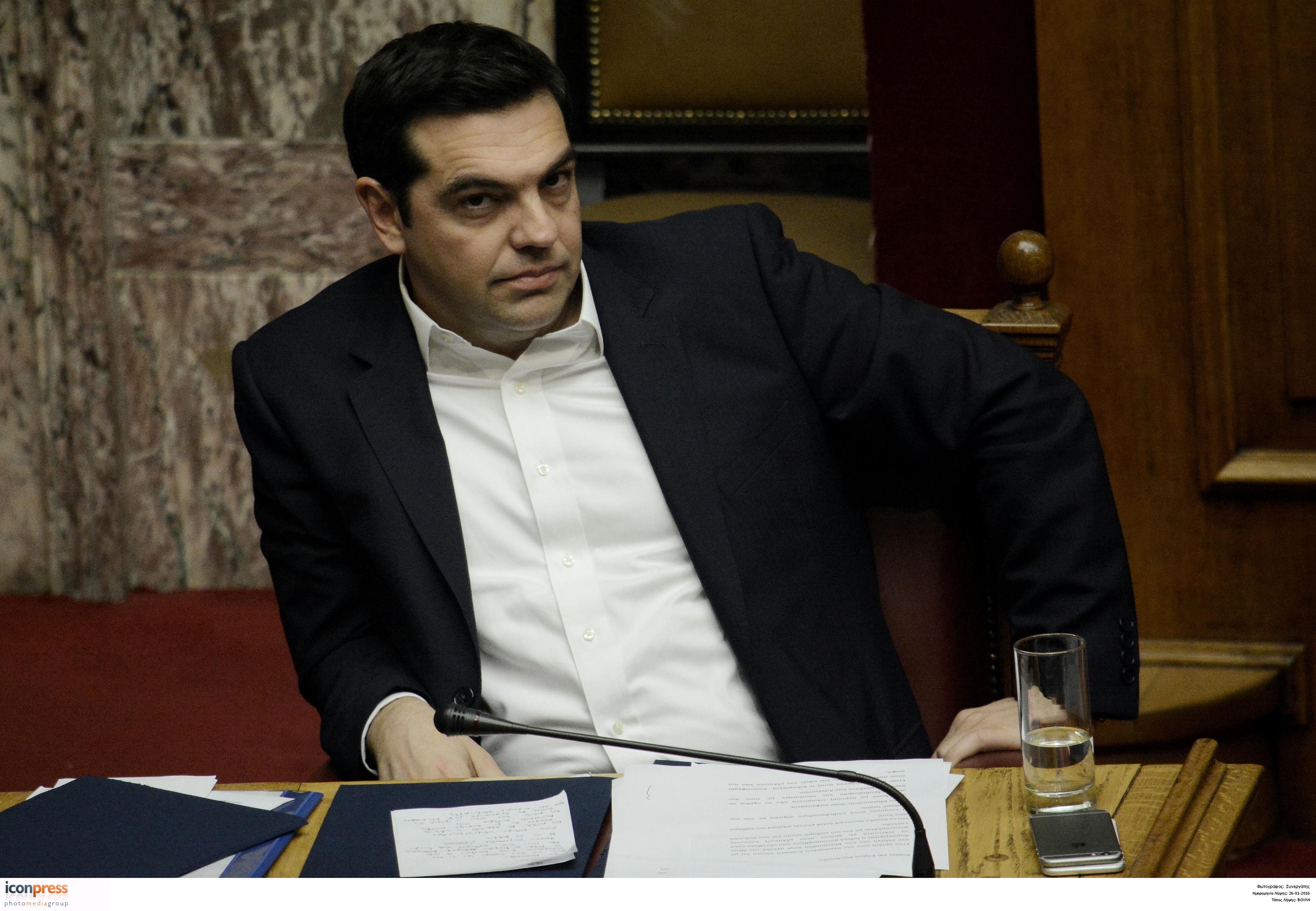 Πολύωρη κυβερνητική σύσκεψη υπό τον Τσίπρα για το προσφυγικό