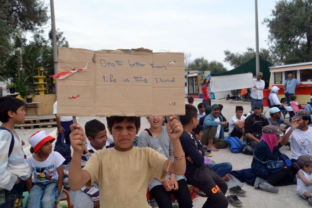 Refugees on Lesvos want to be allowed leave the island
