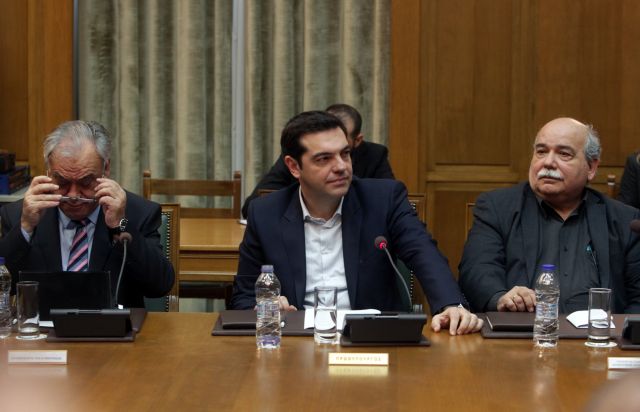 Πονοκέφαλος στο Μαξίμου από τον ΦΠΑ στα νησιά