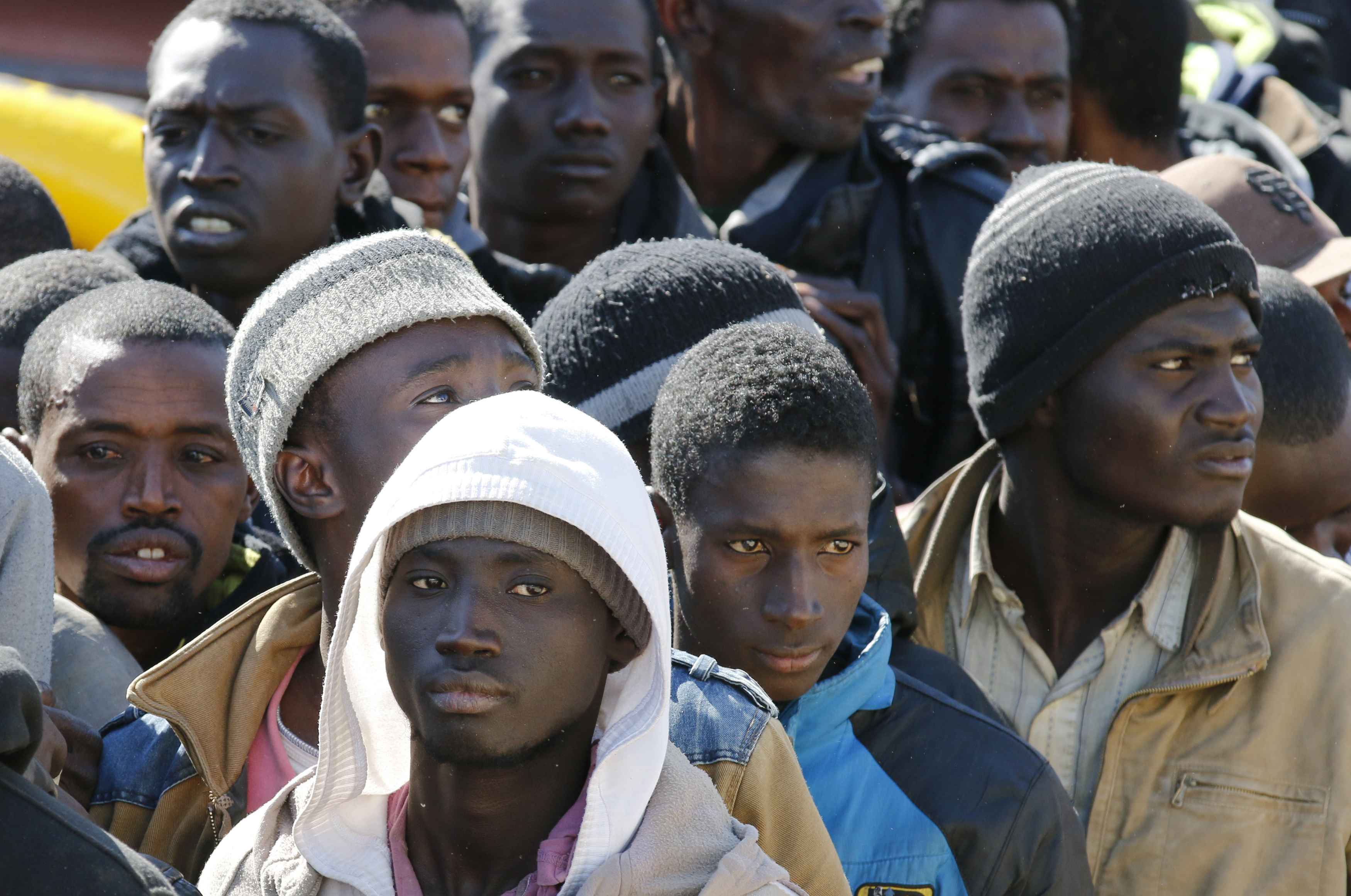 Ιταλία: Μετανάστες που διασώθηκαν μιλούν για ένα πλοίο με εκατοντάδες επιβαίνοντες που βυθίστηκε