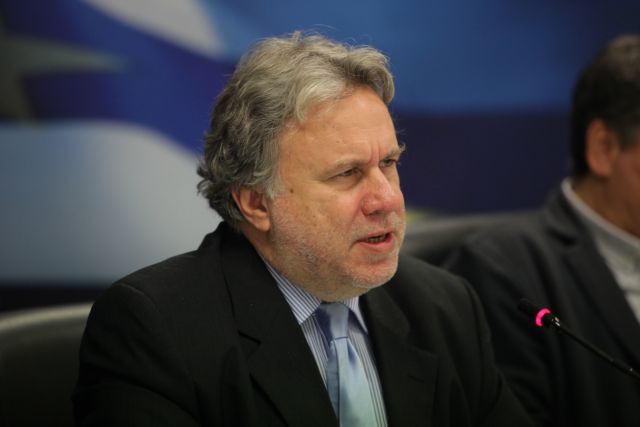 Labor Minister dismisses rumors on abolishing private sector bonuses