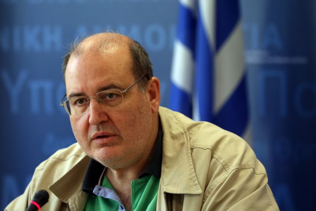 Φίλης: Αν οι καθηγητές κινδυνεύουν με απόλυση, τα απολυτήρια δεν είναι αξιόπιστα