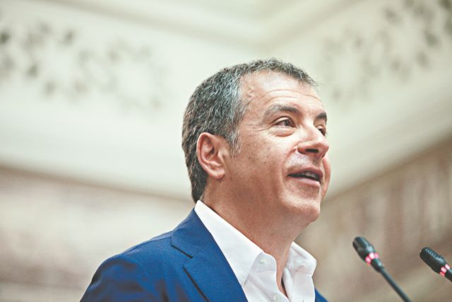 Θεοδωράκης: Η κυβέρνηση έχει σκοπό να εκβιάσει τους νέους καναλάρχες