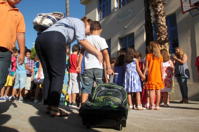 Με τον αγιασμό ξεκινά η νέα σχολική χρονιά