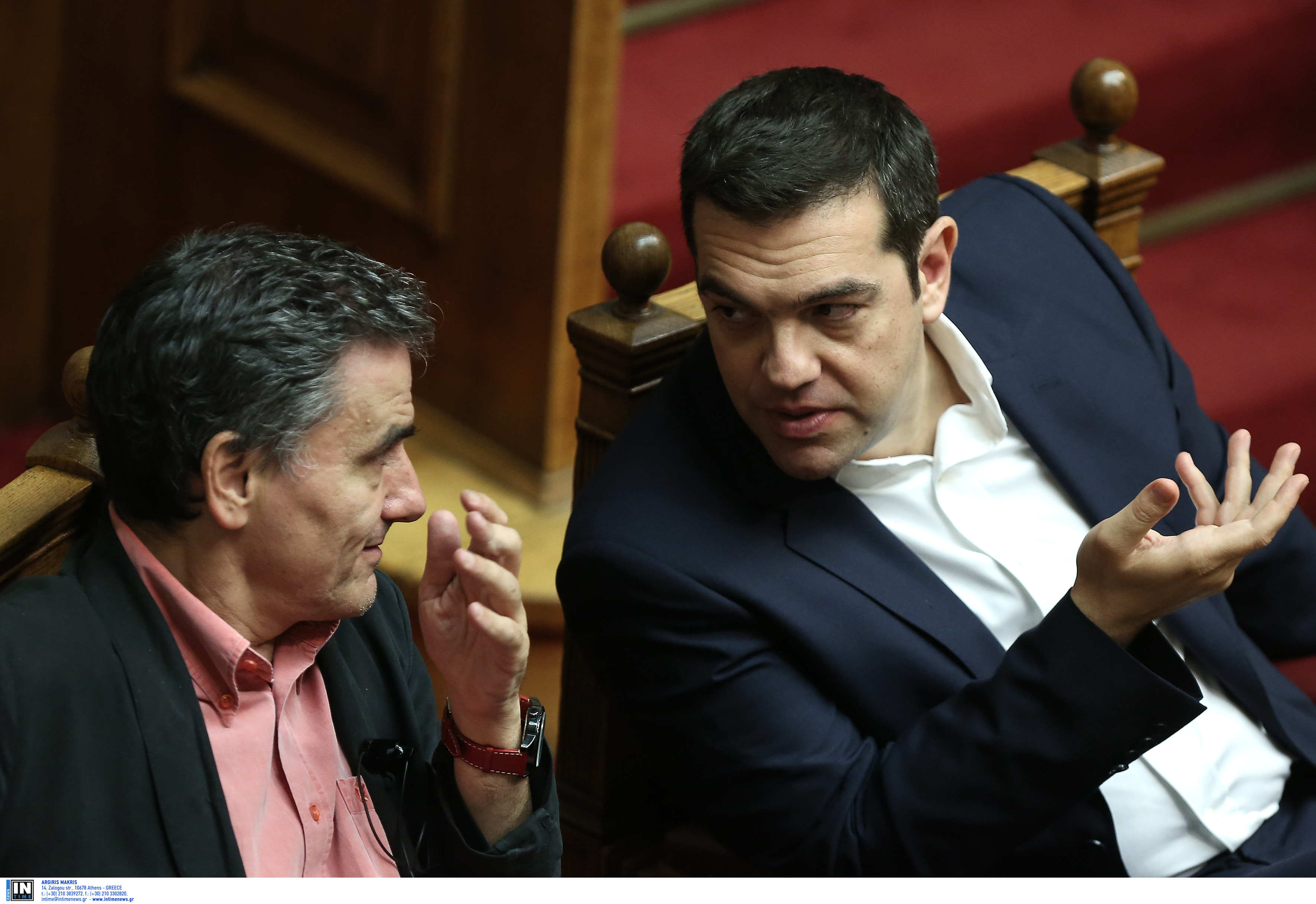 Κραδαίνοντας το χαρτί των εκλογών προς όλες τις κατευθύνσεις θέλει να κλείσει την β’ αξιολόγηση ο ΣΥΡΙΖΑ
