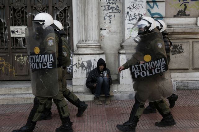 Επίθεση με βόμβες μολότοφ σε διμοιρία των ΜΑΤ