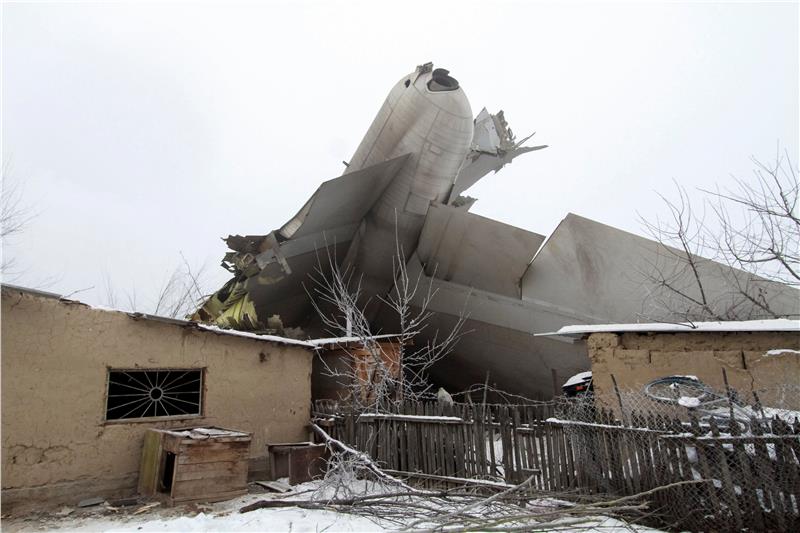 Τουλάχιστον 37 νεκροί σε συντριβή αεροσκάφους μεταφοράς εμπορευμάτων της ACT Airlines