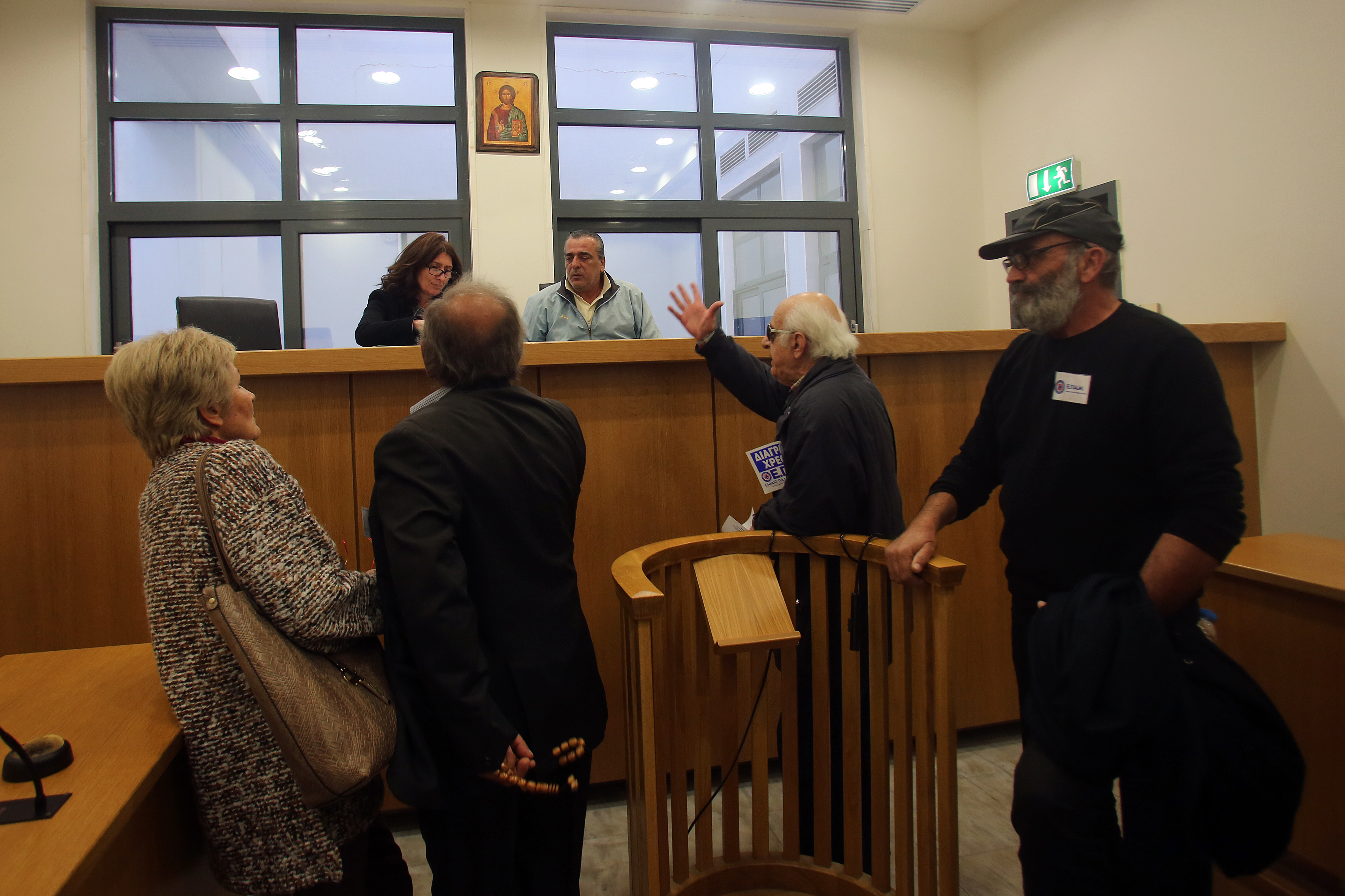 Αποχή συμβολαιογράφων από πλειστηριασμούς