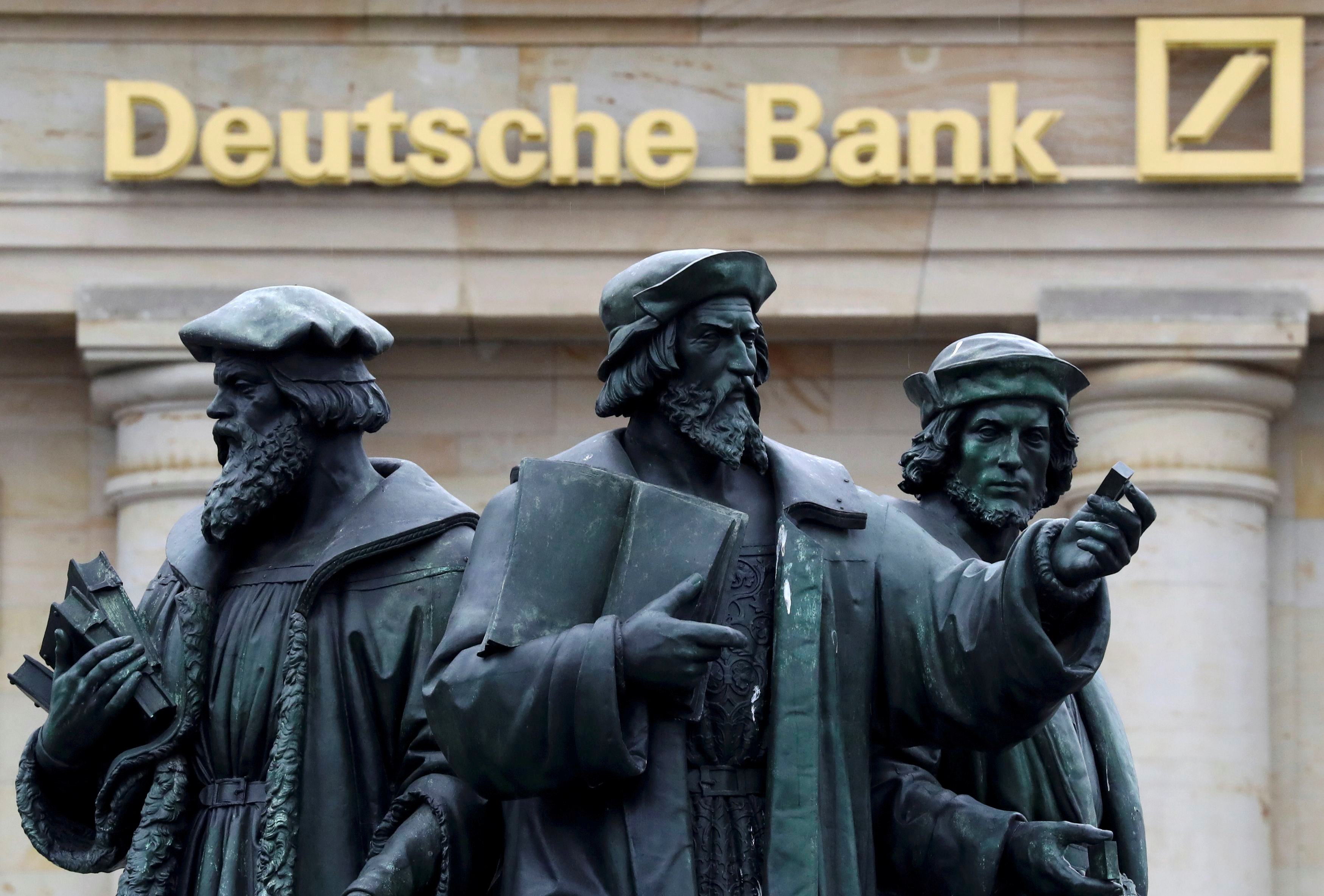 Deutsche Bank: Αρχίζει την αύξηση κεφαλαίου προβλέποντας σταθερά έσοδα για το 2017