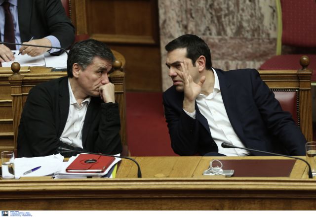 Με βρετανικό φλεγματικό χιούμορ απαντάει σε δημοσιεύματα ο Τσακαλώτος