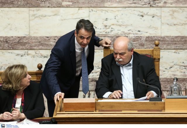 Συνάντηση Μητσοτάκη – Βούτση στη Βουλή