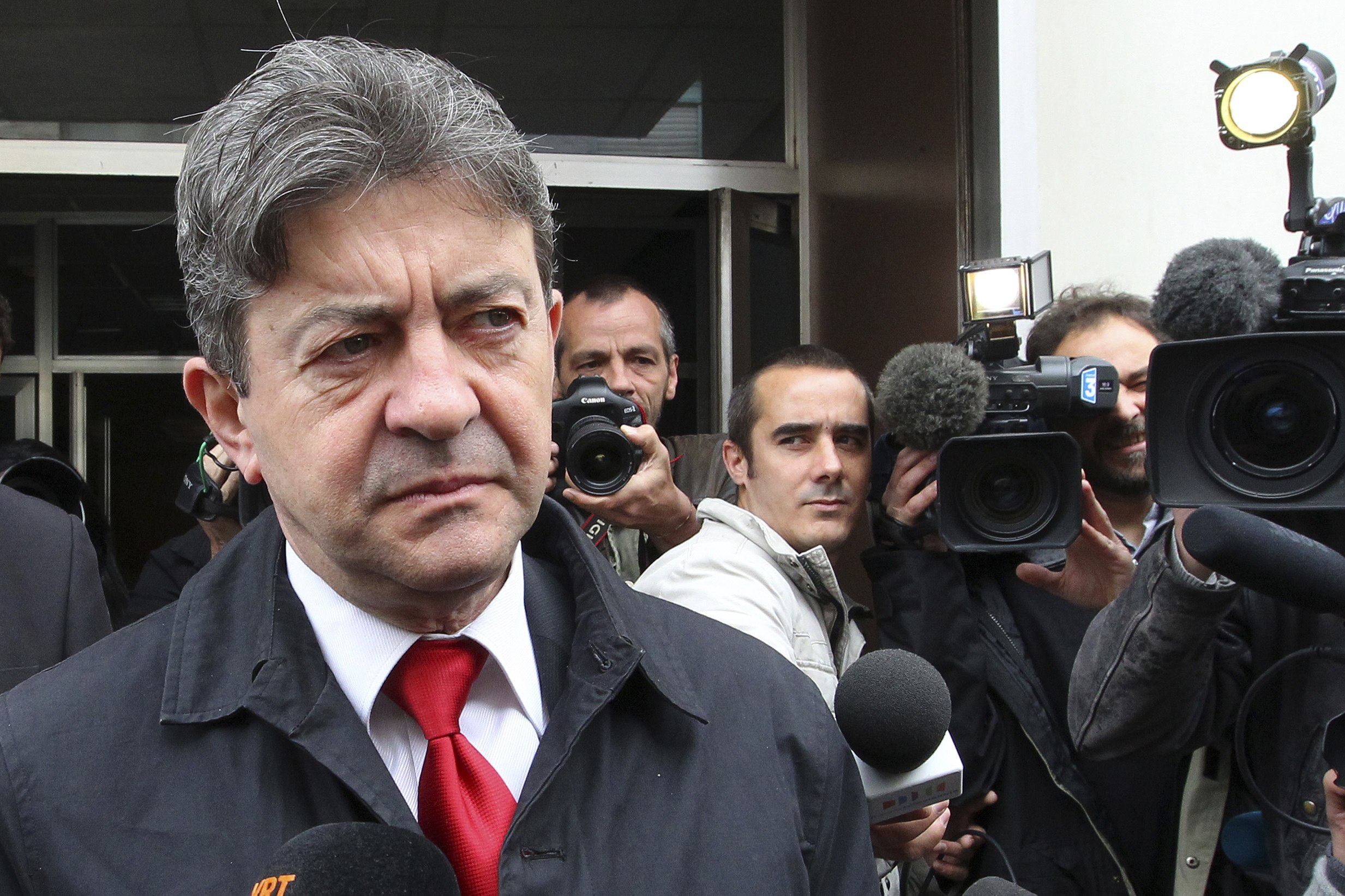 Μελανσόν: Φρικτό λάθος η ψήφος στη Λε Πεν