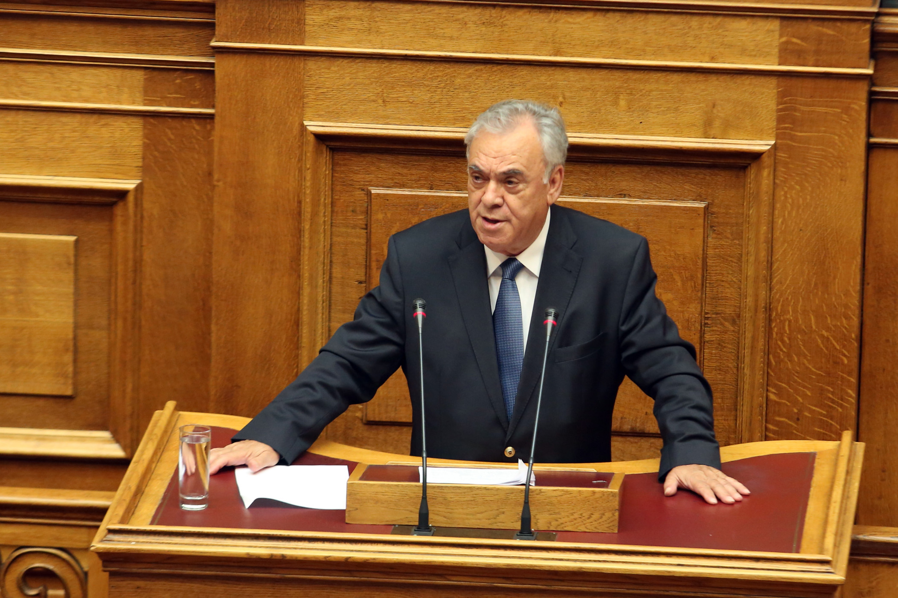 Meeting between Dragasakis and the representators of ELPE, ExxonMobil and Total