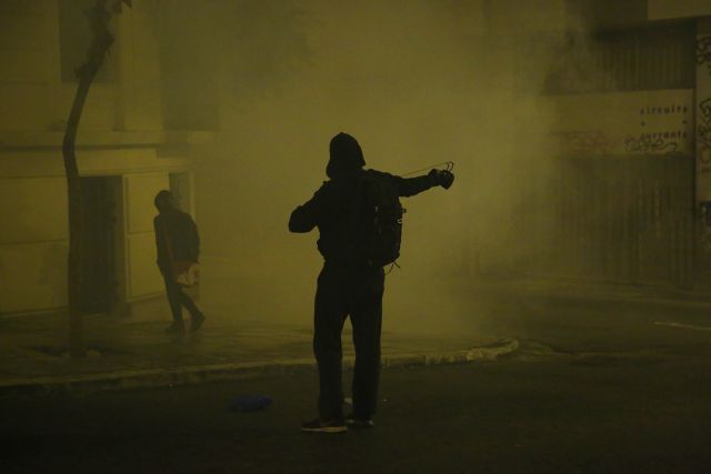 Επιθέσεις με μολότοφ κατά αστυνομικών το βράδυ του Σαββάτου στα Εξάρχεια