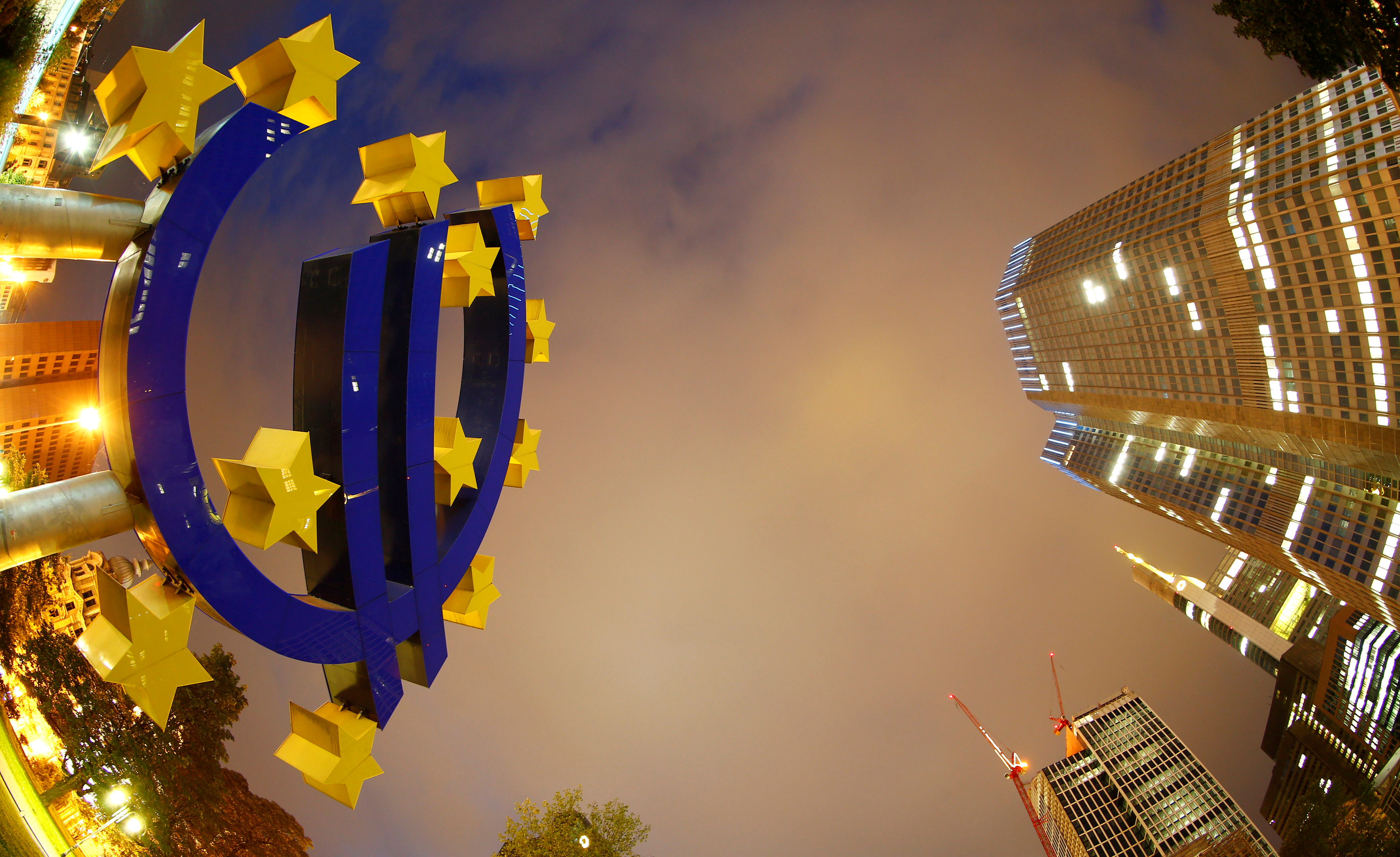 Eurostat: Αναθεώρηση προς τα πάνω του ρυθμού ανάπτυξης στην Ευρωζώνη