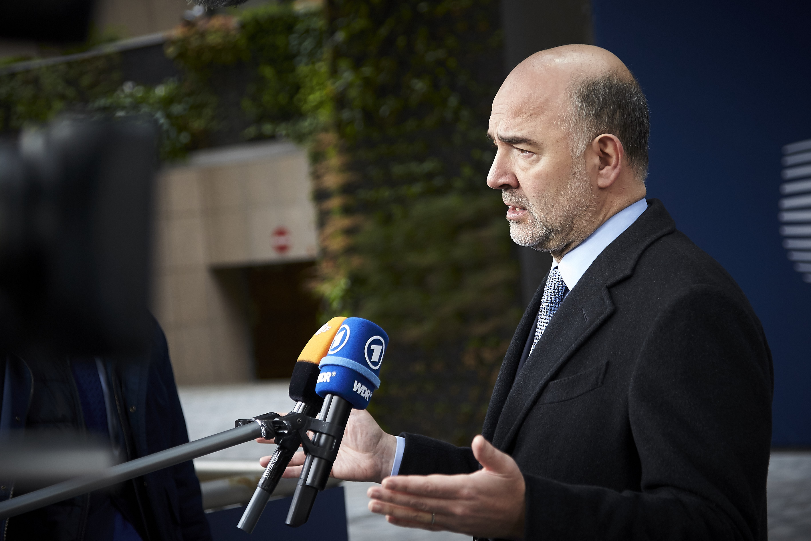 Μοσκοβισί: Θετικό σήμα για τις αγορές η συμφωνία στο ΔΝΤ για την Ελλάδα