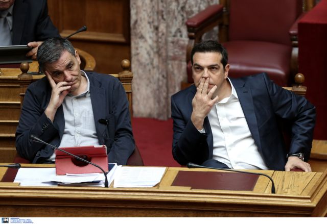 Ανασχηματισμός: Δένει τα χέρια του Τσίπρα ο Τσακαλώτος