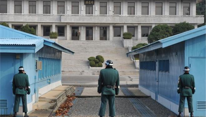 Τραμπ: Δεν θα επισκεφτεί τη ζώνη μεταξύ Β. και Ν. Κορέας