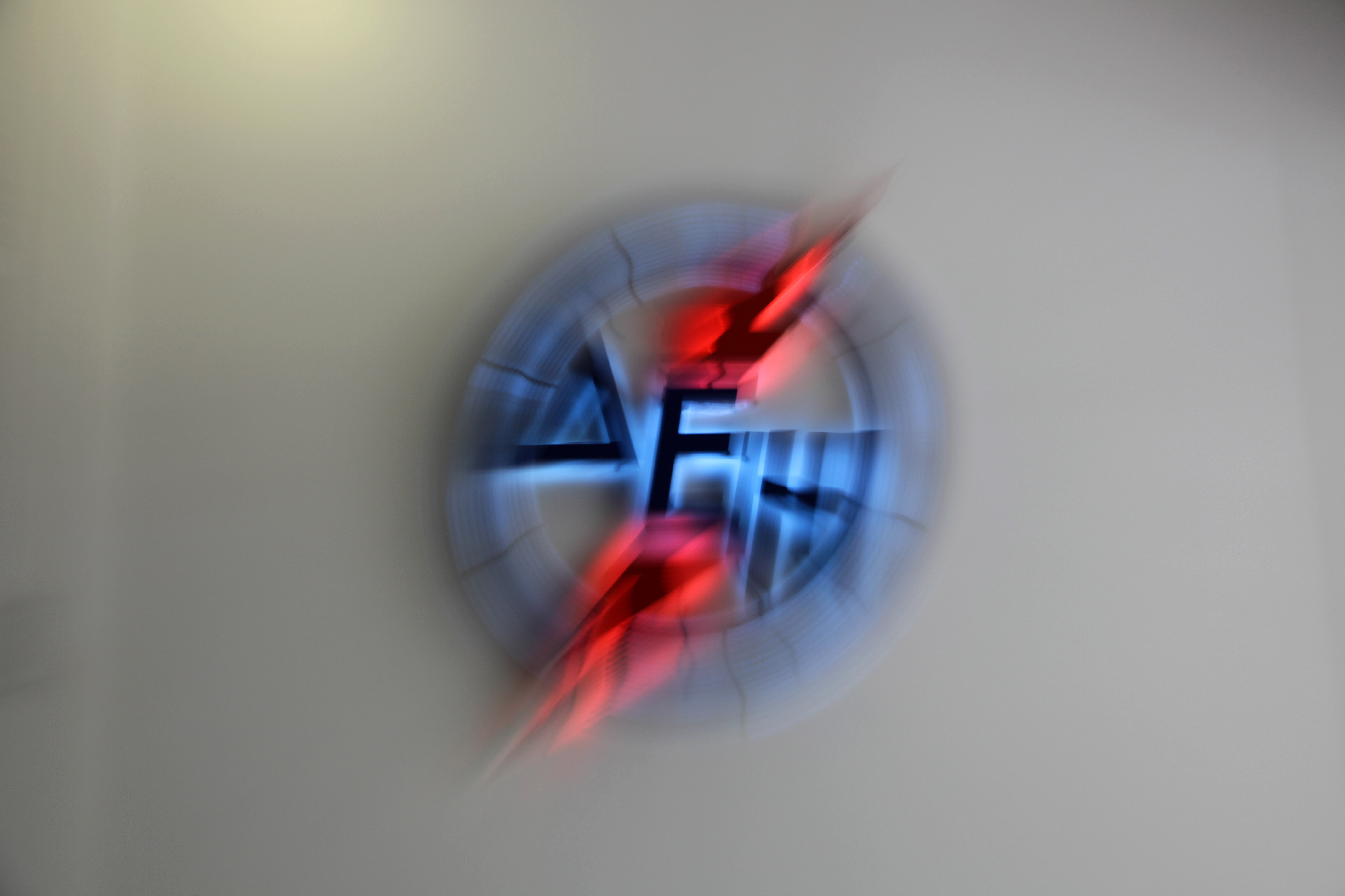 Παναγιωτάκης: Θα πουλήσουμε μονάδες της ΔΕΗ με το πιστόλι στον κρόταφο