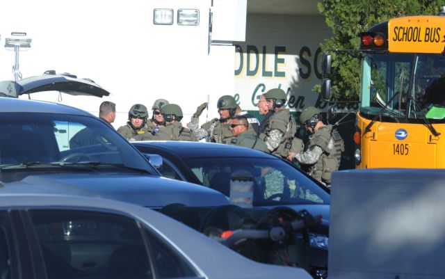 Για τα παιδιά που σκοτώθηκαν στο Νιούτον τραγουδά η Σέριλ Κρόου [Βίντεο]