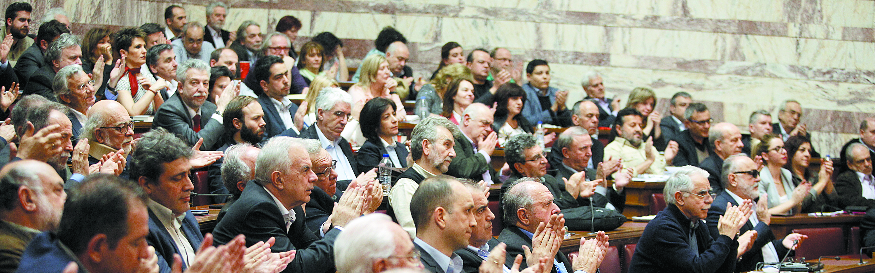 Αναβρασμός στην Κοινοβουλευτική Ομάδα του ΣΥΡΙΖΑ για τους πλειστηριασμούς – Σύσκεψη παρουσία υπουργών