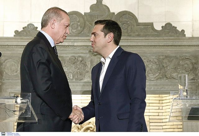 Spiegel: «Ο Ερντογάν βάζει τις φωνές και ο Τσίπρας πάει πάσο»