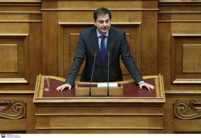 Για τον φόρο στο κρασί ρωτά ο Χάρης Θεοχάρης