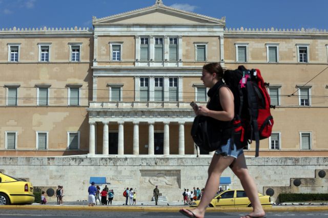 ΤτΕ: 30 εκατ. τουρίστες στην Ελλάδα το 9μηνο του 2017