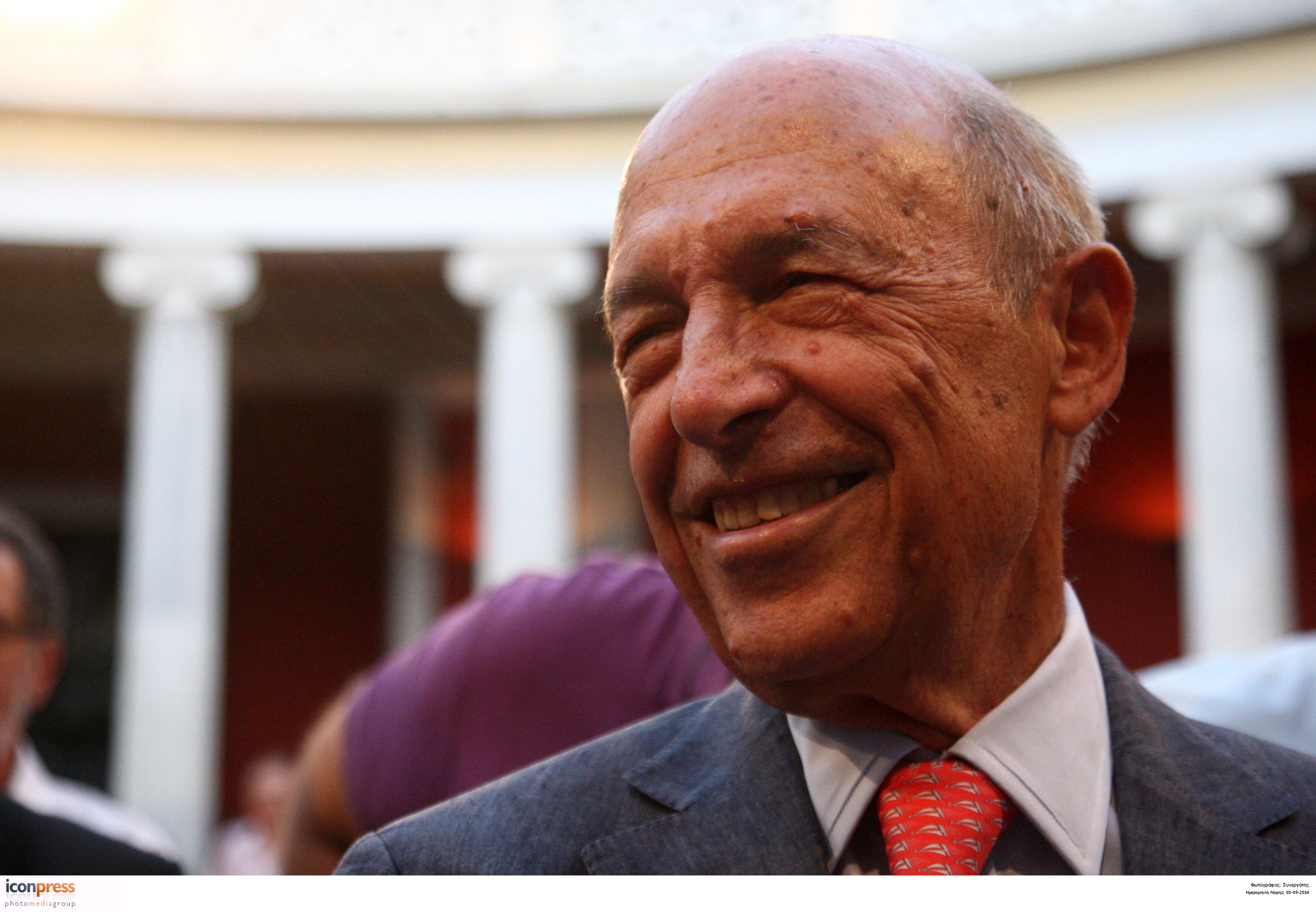 Simitis denounces national populism, urges prudent FYROM settlement