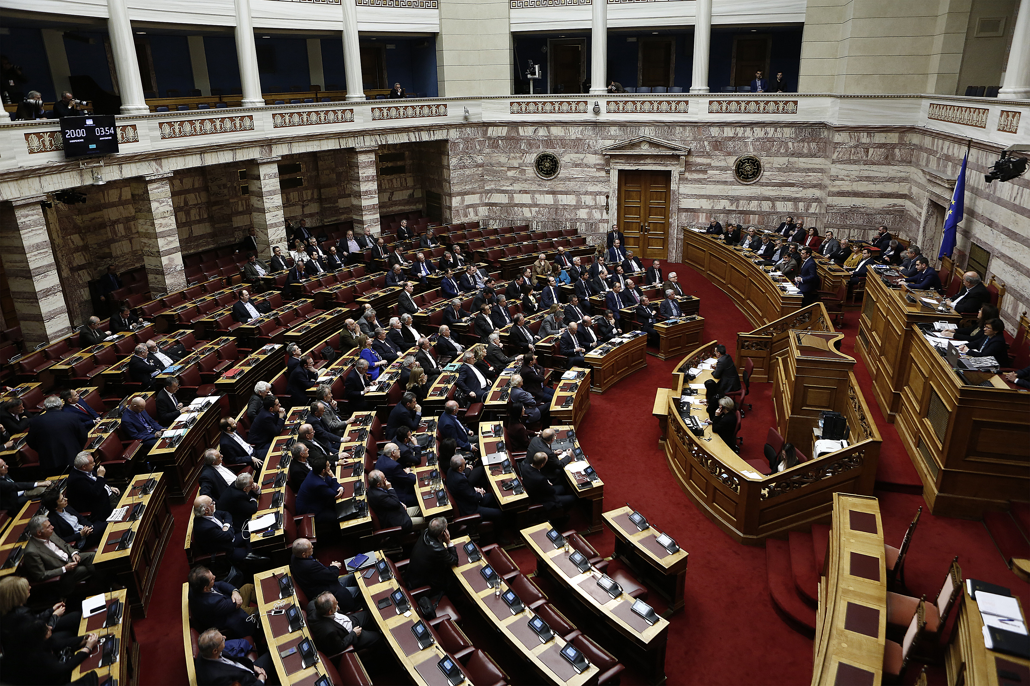 Η Βουλή θα υιοθετήσει τα δύο ανήλικα παιδιά του Σμηναγού Γ. Μπαλταδώρου | tovima.gr