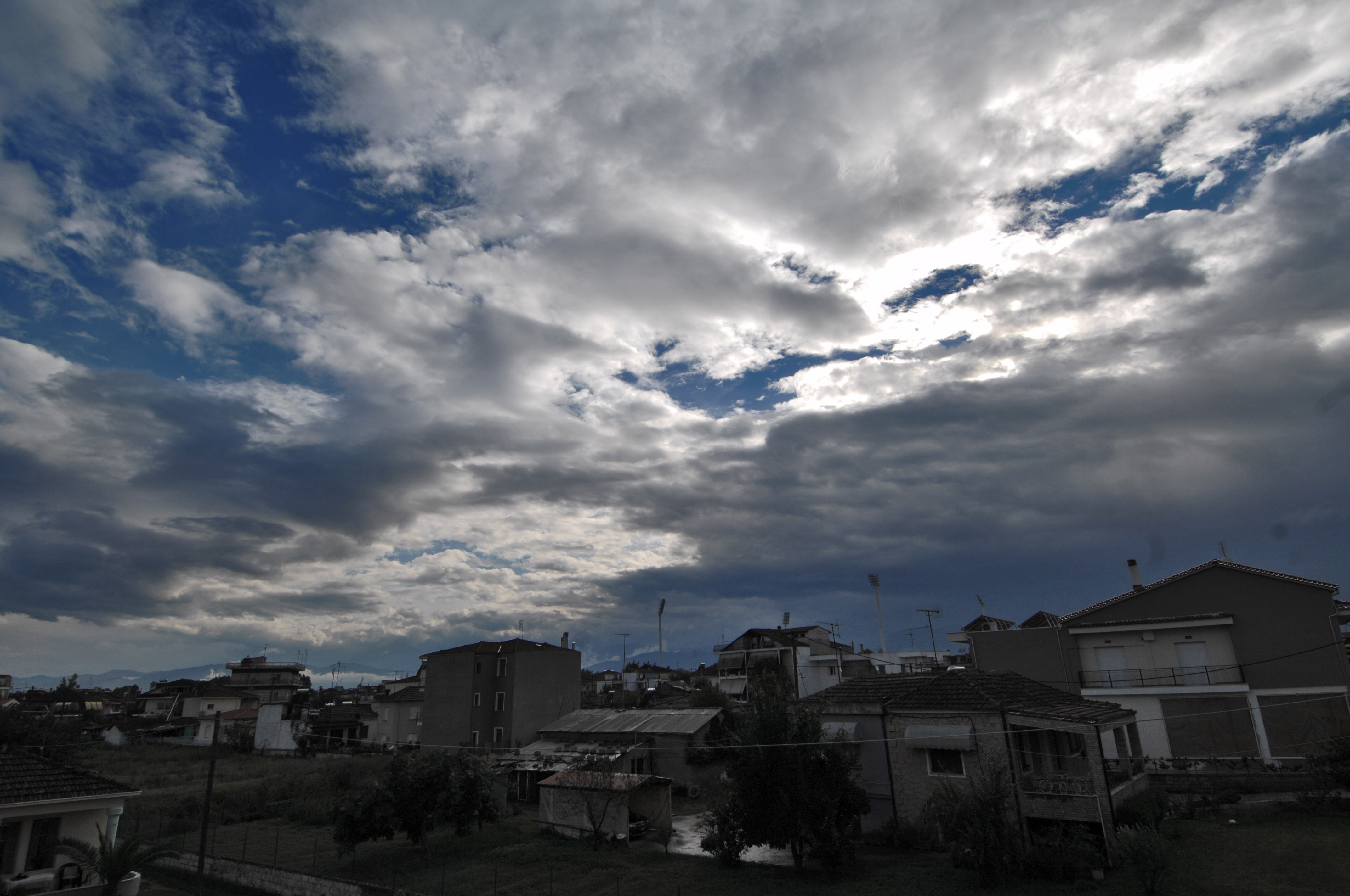 Συννεφιά με τοπικές βροχές στα βόρεια της χώρας | tovima.gr