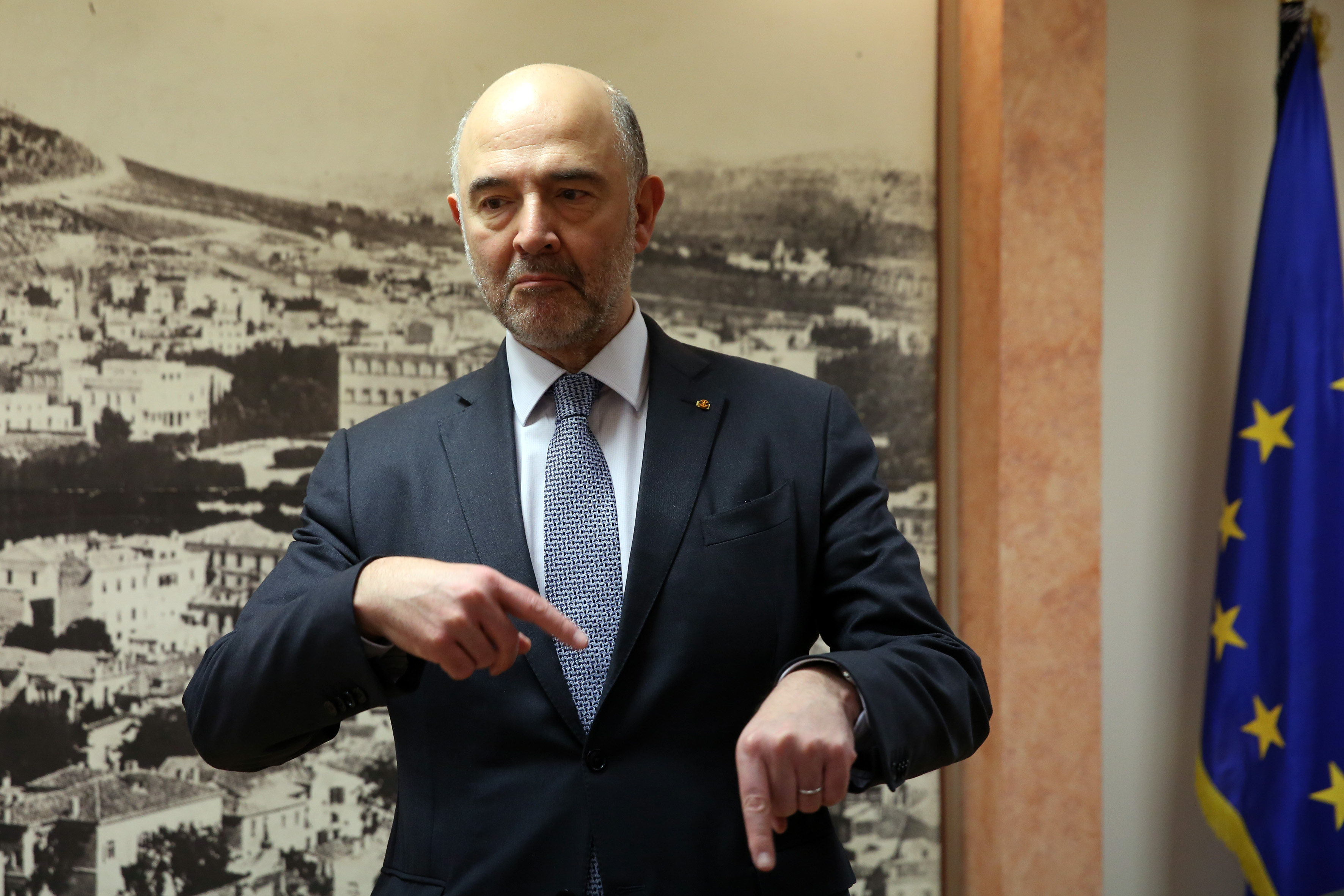 Moscovici: Greece to bid adieu to bailout memorandums