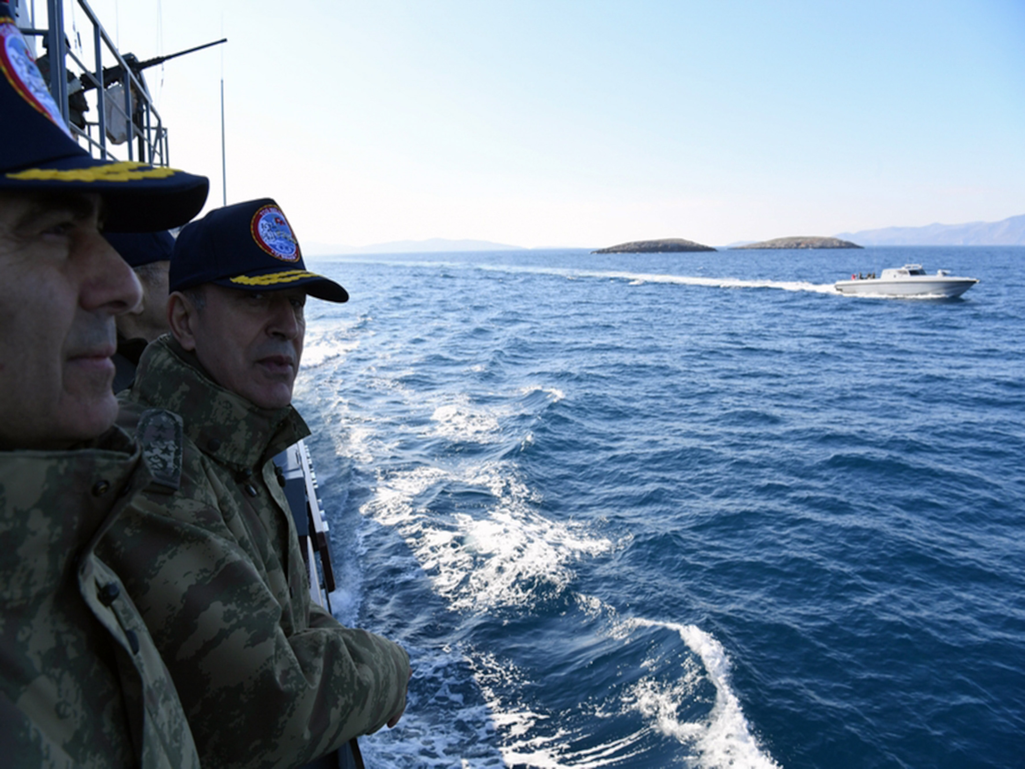 Greek, Turkish military chiefs retain open line of communication
