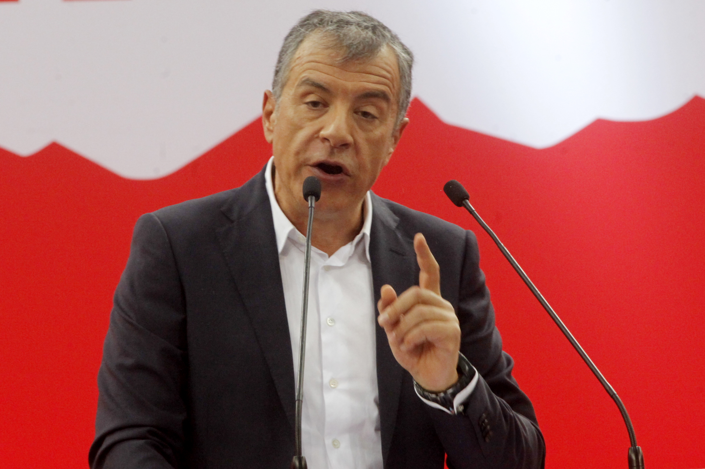 Θεοδωράκης: Δεν παζαρεύουμε τα ανθρώπινα δικαιώματα