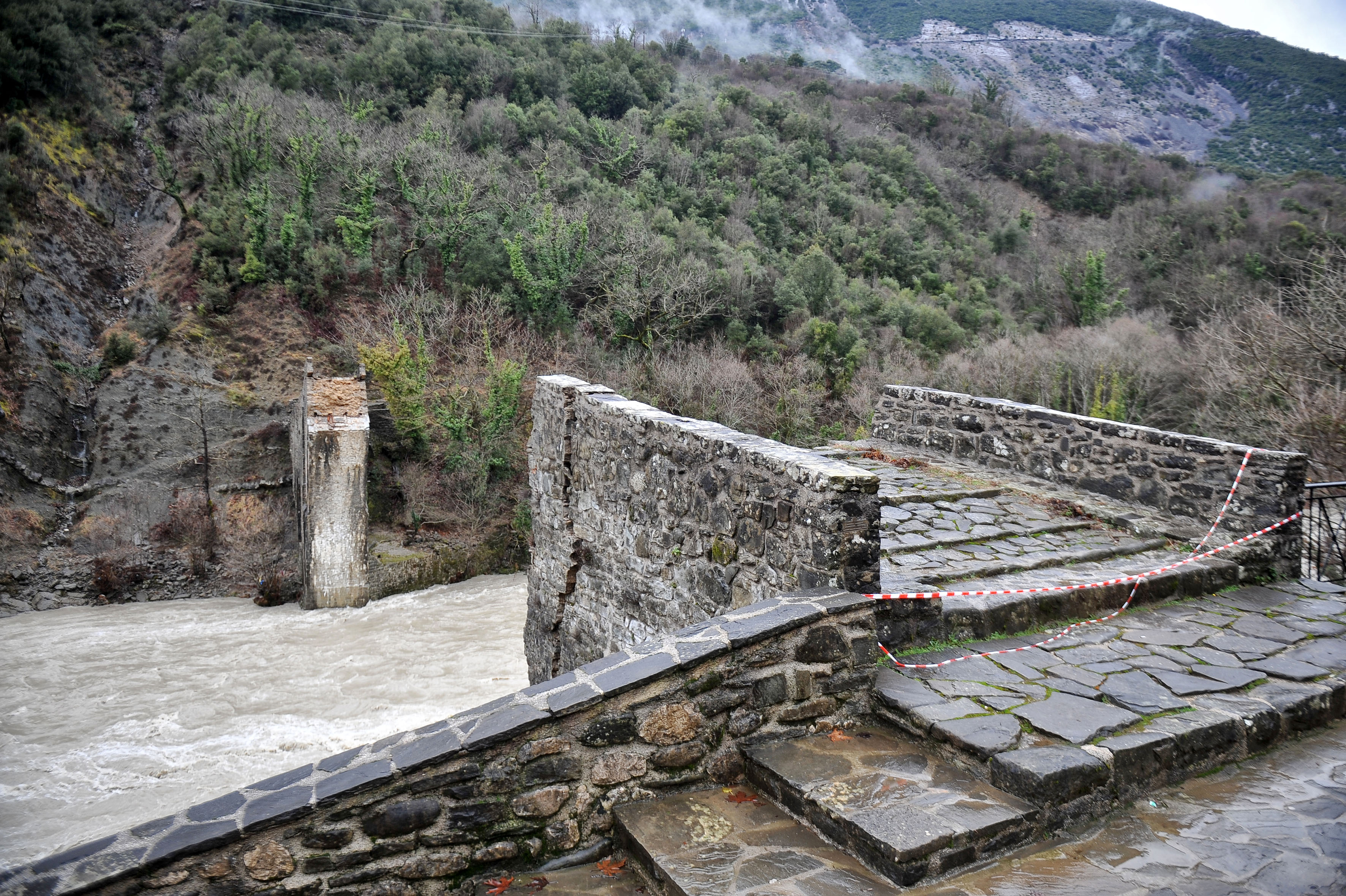 Ηπειρος: Εργασίες αποκατάστασης του γεφυριού της Πλάκας