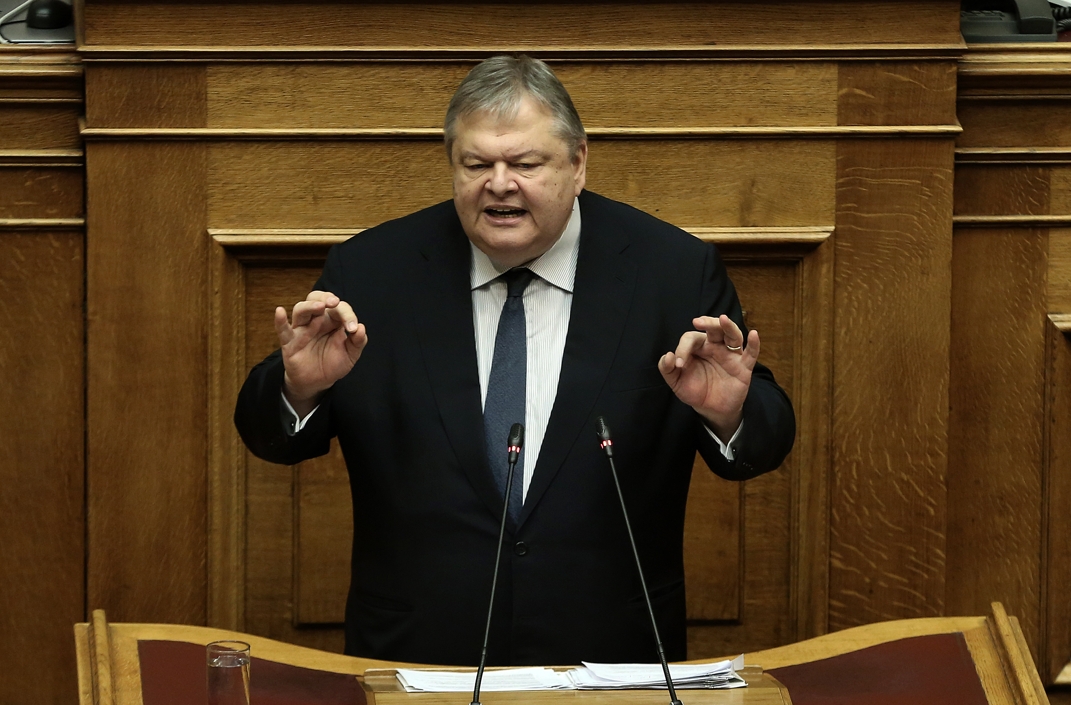 Χείμαρρος ο Βενιζέλος για φορολόγηση, χρέος και διακυβέρνηση