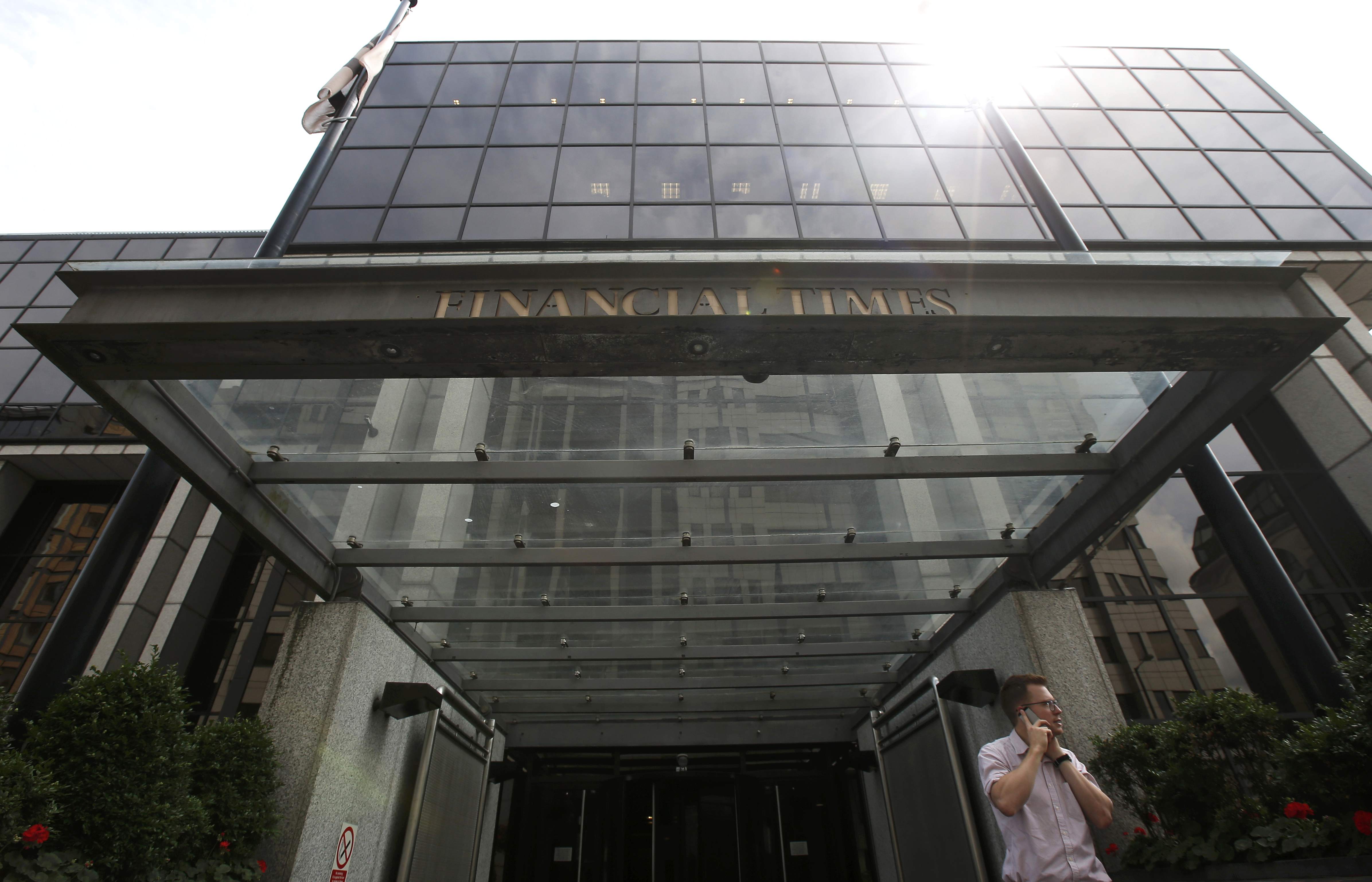 Financial Times: Τραγική η κατάσταση της ελληνικής οικονομίας